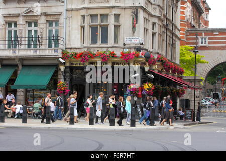 Das Red Lion in Whitehall nahe dem House of Parliament, 48, Parlament Street, London, SW1, UK Stockfoto