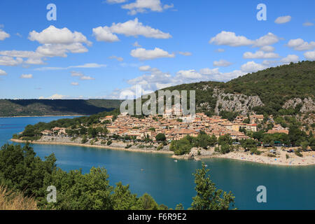 Bauduen, Dorf am Ufer des Lac de Sainte-Croix, westlich von Gorges du Verdon, Provence, Var, Frankreich Stockfoto