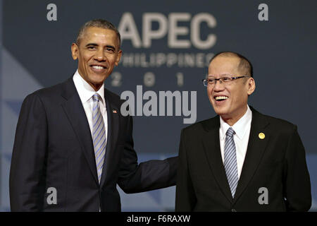 Manila, Philippinen. 19. November 2015. US-Präsident Barack Obama mit philippinischen Präsidenten gutartige Aquino III während der APEC Leaders Summit im Philippine International Convention Center 19. November 2015 in Manila, Philippinen. Stockfoto