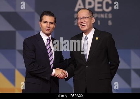 Manila, Philippinen. 19. November 2015. Mexiko Präsident Enrique Nieto Pena mit philippinische Präsident Benigno Aquino III. während der APEC Leaders Summit im Philippine International Convention Center 19. November 2015 in Manila, Philippinen. Stockfoto