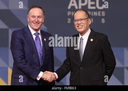 Manila, Philippinen. 19. November 2015. New Zealand Premierminister John Key mit philippinische Präsident Benigno Aquino III. während der APEC Leaders Summit im Philippine International Convention Center 19. November 2015 in Manila, Philippinen. Stockfoto