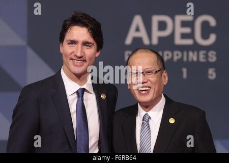 Manila, Philippinen. 19. November 2015. Der kanadische Premierminister Justin Trudeau mit philippinische Präsident Benigno Aquino III. während der APEC Leaders Summit im Philippine International Convention Center 19. November 2015 in Manila, Philippinen. Stockfoto