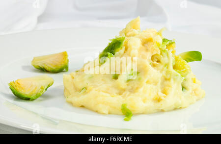 Kartoffelpüree mit Grünkohl Stockfoto