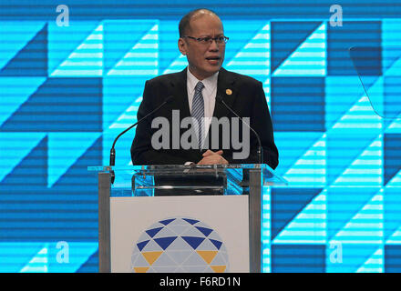 Manila, Philippinen. 19. November 2015. Philippinische Präsident Benigno Aquino III befasst sich mit der Pressekonferenz am Ende des 23. APEC ökonomischen Leaders Meeting in Manila, Philippinen, 19. November 2015. Bildnachweis: Umali/Xinhua/Alamy Live-Nachrichten Stockfoto