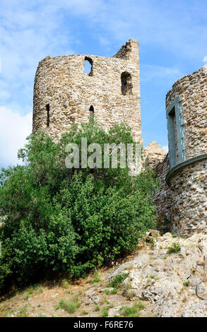 Ruine Burg Grimaud, Gemeinde im Département Var in der Region Provence-Alpen-Cote d ' Azur im Südosten Frankreichs. Stockfoto