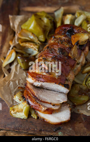 Gebratenes Schweinefleisch mit Apple & Fenchel in Scheiben geschnitten Stockfoto