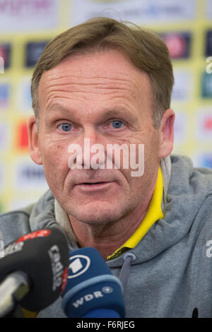 Datei - eine Datei Bild vom 14. Januar 2015 zeigt Borussia Dortmund CEO Hans-Joachim Watzke während einer Pressekonferenz in La Manga, Spanien. FOTO: MARIUS BECKER/DPA Stockfoto