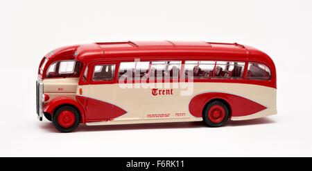 Ein Modell von einem AEC-Regal Windover in Trent Motor Traktion Co-Bus-Lackierung. Stockfoto