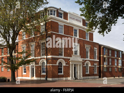 Großbritannien, England, Yorkshire, Hull, Nelson Street, Queen Street Junction, Pilot Office in eleganten Uferpromenade Gebäude Stockfoto