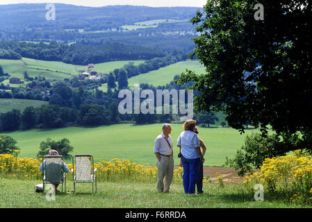 Der Blick von Newlands Corner in der Nähe von Guildford mit Blick auf Albury Dorf in den Surrey Hills England UK Stockfoto