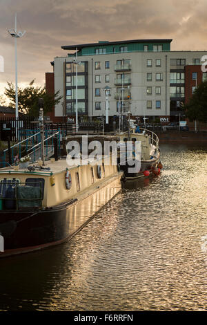 Hull, Yorkshire, England, UK Boote vertäut im Hafen Stockfoto