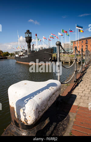 Großbritannien, England, Yorkshire, Rumpf, Princes Dock, Dockside Poller und Spurn Feuerschiff, geführte Schiffe durch Humber Mündung bis 1975 Stockfoto