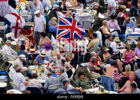 Picknick-Konzert in Rochester Castle. Medway. Kent. England. VEREINIGTES KÖNIGREICH. Europa Stockfoto