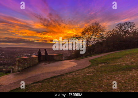 Eine atemberaubende herbstlicher Sonnenuntergang an der Box Hill in Surrey, Großbritannien Stockfoto