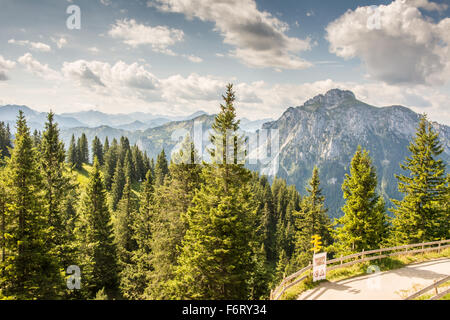 Alpine Bergblick vom Mount Tegelberg (Bayern, Deutschland) Stockfoto