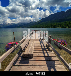 Erstaunliche sonniger Tag am Champferersee See in den Schweizer Alpen. Silvaplana-Dorf, Schweiz, Europa. Stockfoto