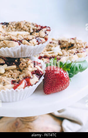 Nahaufnahme von hausgemachten Erdbeer-Kuchen Stockfoto