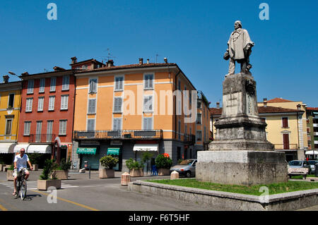 Italien, Lombardei, Crema, Piazza Giuseppe Garibaldi-Denkmal Stockfoto