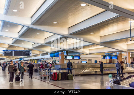 Gepäckausgabe am Flughafen von Atlanta, Georgia, USA Stockfoto