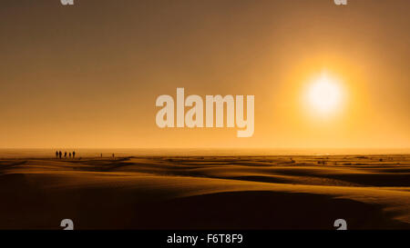 Sonnenaufgang über dem Strand Dünen Stockfoto