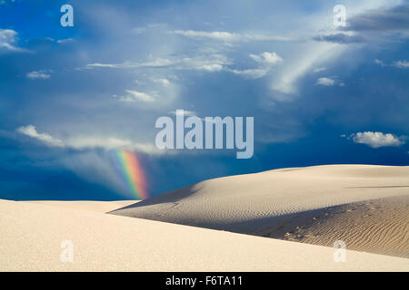 Regenbogen über Sanddünen, White Sands National Park, Alamogordo, New Mexiko USA Stockfoto