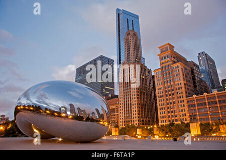 Die Wolke (von Anish Kapoor), aka The Bean, Millennium Park, Chicago, Illinois USA Stockfoto