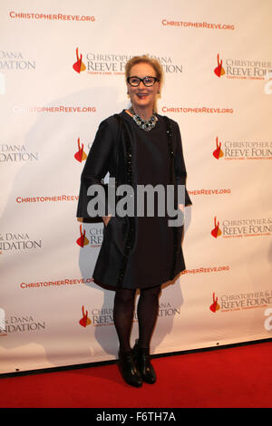 New York, USA. 19. November 2015. Christopher & Dana Reeve Foundation Gastgeber '' A magischer Abend '' im Cipriani Wall Street in New York City. Meryl Streep Credit: Bruce Cotler/Globe Fotos/ZUMA Draht/Alamy Live-Nachrichten Stockfoto