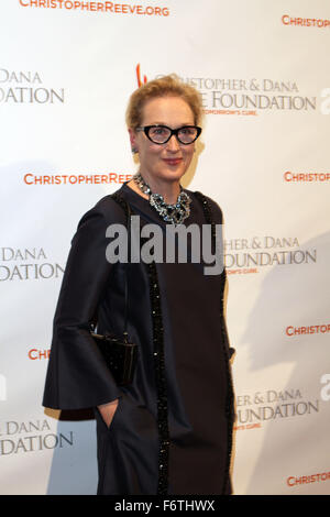 New York, USA. 19. November 2015. Christopher & Dana Reeve Foundation Gastgeber '' A magischer Abend '' im Cipriani Wall Street in New York City. Meryl Streep Credit: Bruce Cotler/Globe Fotos/ZUMA Draht/Alamy Live-Nachrichten Stockfoto