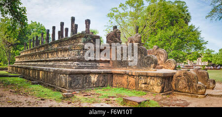 Der Ratssaal in der Weltkulturerbe-Stadt Polonnaruwa, Sri Lanka. Panorama Stockfoto