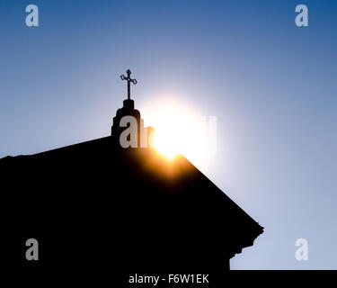 Christian Kreuz auf blauem Grund Pfingstmontag Kopie Raum - Konzept Bild Stockfoto