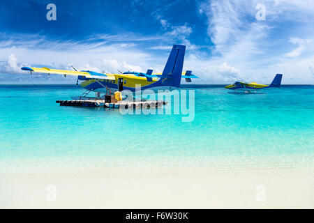 zwei Wasserflugzeuge im Indischen Ozean Stockfoto