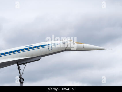 Ausziehbare Nase einer ausrangierten russischen Tupolev Tu-144 Überschall-Passagierflugzeug. Stockfoto