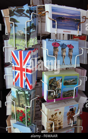 Postkarten zum Verkauf auf dem Pier in Hastings Stockfoto