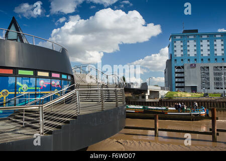 Großbritannien, England, Yorkshire, Hull, Vintage Boot Unterquerung Skala Lane kippen Brücke über River Hull Stockfoto