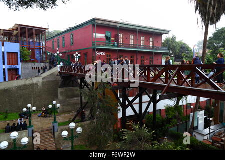 Seufzerbrücke / Puente de Los Suspiros und kolonialen Gebäude in Barranco, Lima, Peru Stockfoto