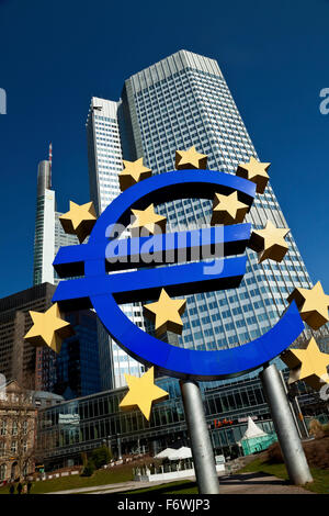 Euro-Denkmal und die Europäische Zentralbank, Frankfurt am Main, Hessen, Deutschland Stockfoto