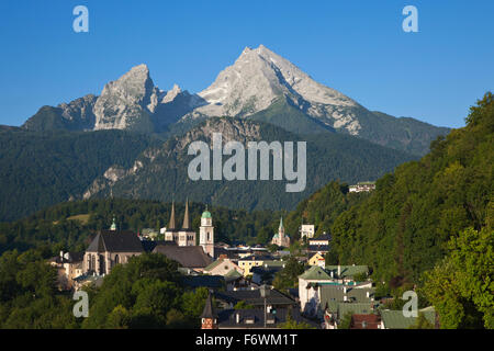 Blick über Berchtesgaden zum Watzmann, Berchtesgadener Land, Berchtesgadener Nationalpark, Oberbayern, Deutschland Stockfoto