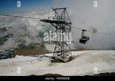 Ankunft auf dem Gipfel des Schilthorn (2970m), die Lage im Drehrestaurant Piz Gloria Seilbahn. Stockfoto