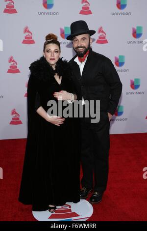 Alisha Gaddis, Lucky Diaz im Ankunftsbereich für 16. Annual Latin GRAMMY Awards - Ankunft 1, MGM Grand Garden Arena, Las Vegas, NV 19. November 2015. Foto von: James Atoa/Everett Collection Stockfoto