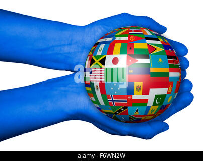 Die Welt in deinen Händen mit Weltkarte, Fahnen Stockfoto
