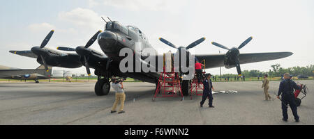 Eine von zwei der weltweit nur flugfähige Lancaster-Bomber auf dem Boden am Flughafen Hamilton in Kanada. Stockfoto