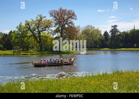 Bootsfahrt auf dem See, Wörlitz, UNESCO-Welterbe Garten Königreich von Dessau-Wörlitz, Sachsen-Anhalt, Deutschland Stockfoto