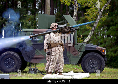 US-Marines Feuer eine Stinger-Schulter ins Leben gerufen-Flugabwehr-Raketen während der Einarbeitung Ausbildung zum Marine Corps Air Station Cherry Point September 24, 2015 in Cherry Point, North Carolina. Stockfoto