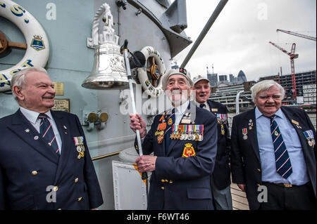 Frank Bond 89 und solide 1948 Silberne Glocke gegossen in Belfast. Freuen Sie sich auf die Vornamen des Babys, die auf t getauft wurden Stockfoto