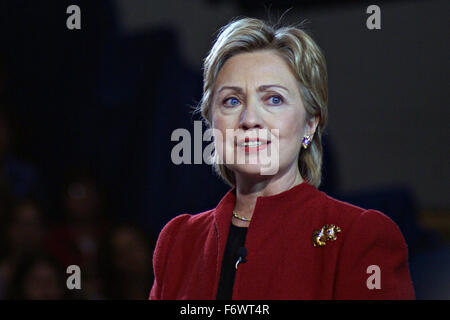 Senator Hillary Rodham Clinton Kampagnen während der demokratischen Präsidentenprimär an der Winnacunnet High School 14. April 2007 in Hampton, New Hampshire. Stockfoto