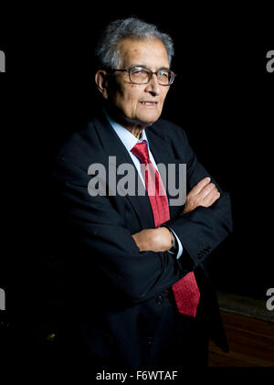 Amartya Sen im Bild vor seinem Vortrag "The Idee der Gerechtigkeit" The London Literaturfestival, das Southbank Centre.   ALS einer der weltweit führenden öffentlichen Intellektuellen ist. In der Vorlesung plädiert er für eine neue Theorie der Gerechtigkeit erfordert das Abkommen nicht nur der gemeinschaftlichen Rechtsetzung, sondern von Außenseitern, die betroffen sein könnten. Durch eine Abkehr von ein abstraktes Ideal der perfekten Gesellschaft, argumentiert Sen, dass unser Sinn für Gerechtigkeit in der Welt verankert sein kann, in der wir leben. Der Vortrag basiert auf neuen Buch nächste Woche "Die Idee der Gerechtigkeit" [Penguin] Stockfoto