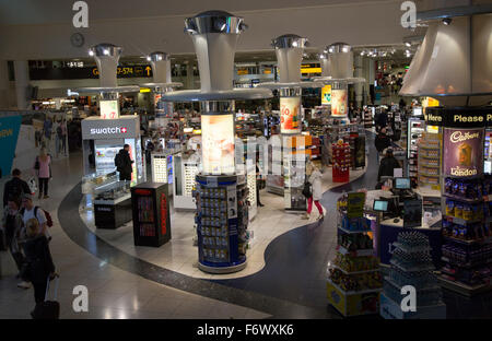 Duty Free Shop am Gatwick Flughafen North Terminal, London, England, UK Stockfoto