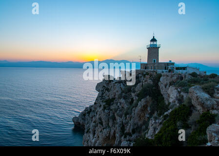 Leuchtturm am Cape Melagavi in der Nähe von Loutraki in Griechenland! Stockfoto