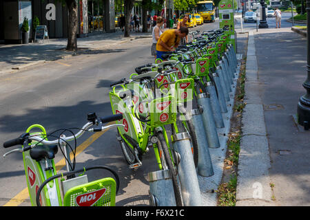 Das MOL BuBi öffentliche Fahrrad Verleih in Budapest, Ungarn. Fast 80 Standorten sind rund um die Stadt verstreut. Stockfoto