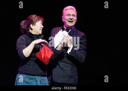 Jeff Hobson in Anwesenheit für die ILLUSIONISTEN – LIVE ON BROADWAY Vorschau Performance, Neil Simon Theatre, New York, NY 20. November 2015. Foto von: Jason Smith/Everett Collection Stockfoto